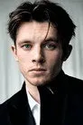 Jannis Niewöhner isKarl
